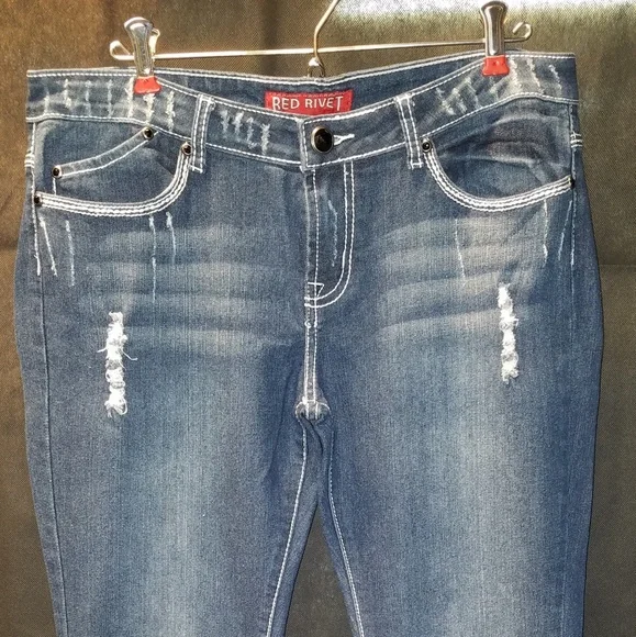 Jeans~ Red Rivet - Picture 3 of 6